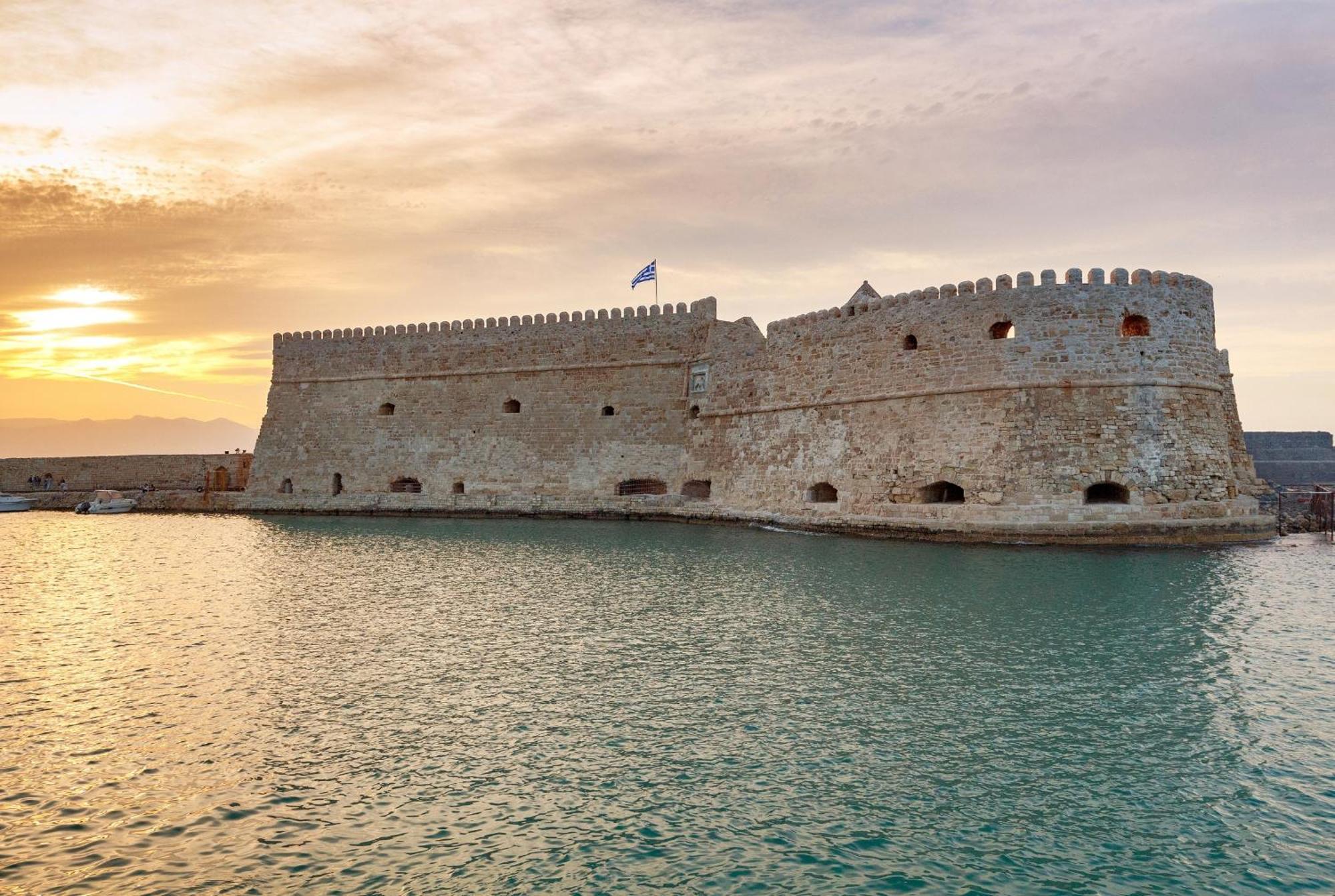 Holiday House Heraklion Deluxe Bagian luar foto